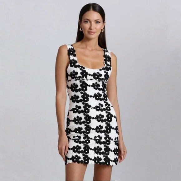 avec les filles dress Long-Sleeve Mock-Neck Midi Mini dresses A defining belt shapes the silhouette of this lively printed mini framed by cutaway shoulders and a swingy skirt. Avec Les Filles Women's Drop